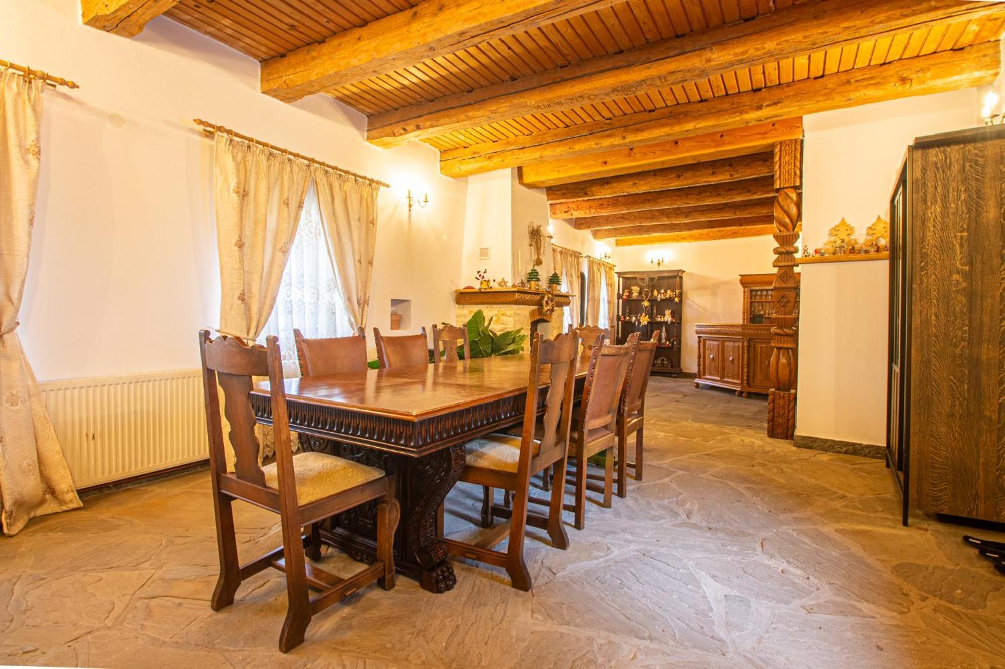 Runca-N Rai Hotel Cristian  Exterior photo